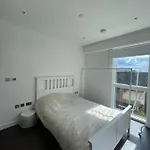 Embassy Garden 1B1B Vauxhall Apartment