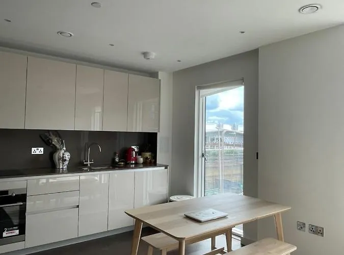 Embassy Garden 1B1B Vauxhall Apartment
