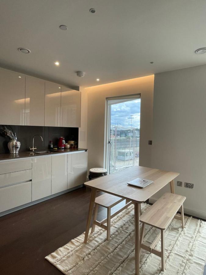Embassy Garden 1b1b Vauxhall Apartment