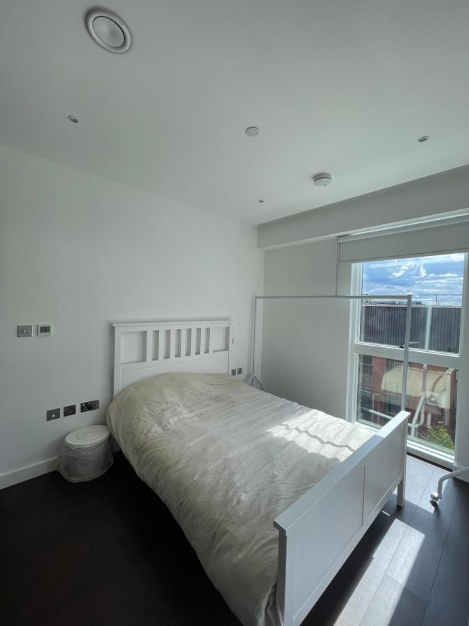 Embassy Garden 1b1b Vauxhall Apartment *